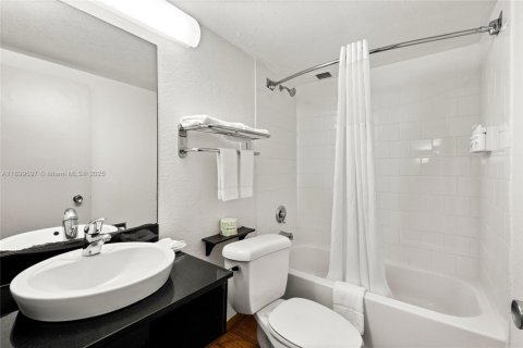 Commercial property in Miami, Florida 116 bedrooms, 4853.4 sq.m. № 1952474 - photo 8