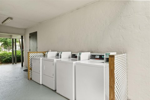 Commercial property in Miami, Florida 116 bedrooms, 4853.4 sq.m. № 1952474 - photo 5