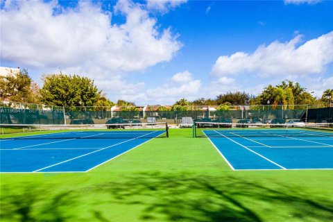 Condo in Miami, Florida, 2 bedrooms  № 2027758 - photo 21