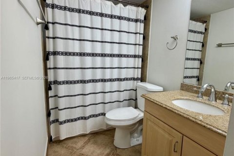 Condo in Miami, Florida, 2 bedrooms  № 2027758 - photo 9