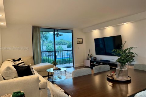 Condo in Miami, Florida, 2 bedrooms  № 2027758 - photo 5