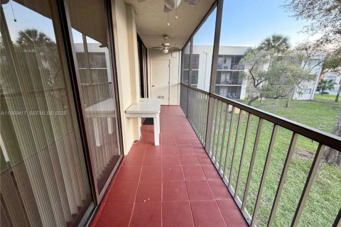 Condo in Miami, Florida, 2 bedrooms  № 2027758 - photo 15