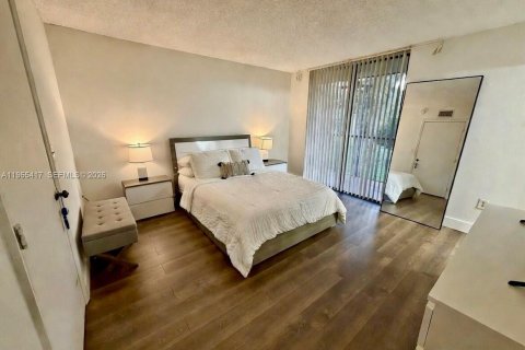 Condo in Miami, Florida, 2 bedrooms  № 2027758 - photo 8