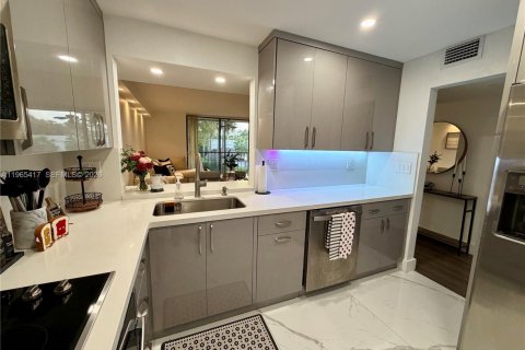 Condo in Miami, Florida, 2 bedrooms  № 2027758