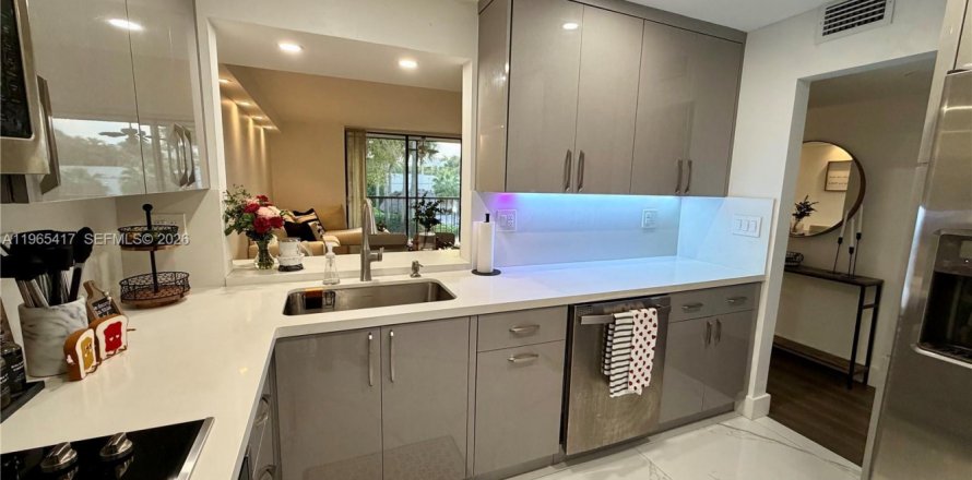 Condo in Miami, Florida, 2 bedrooms  № 2027758