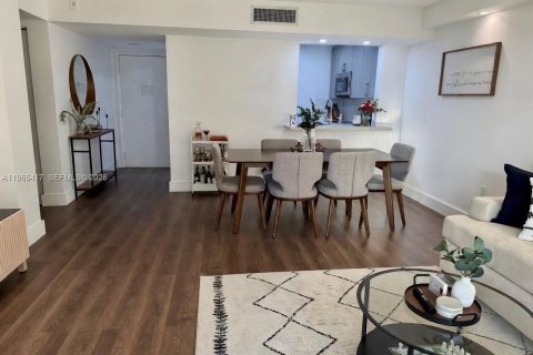 Condo in Miami, Florida, 2 bedrooms  № 2027758 - photo 6