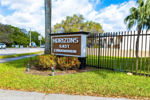 Condo in Miami, Florida, 2 bedrooms  № 2027758 - photo 22