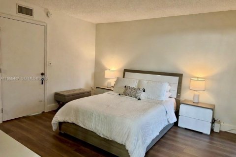 Condo in Miami, Florida, 2 bedrooms  № 2027758 - photo 7