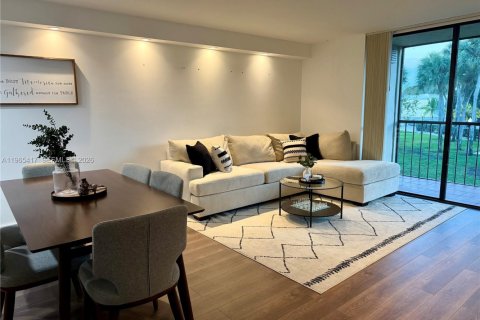 Condo in Miami, Florida, 2 bedrooms  № 2027758 - photo 4