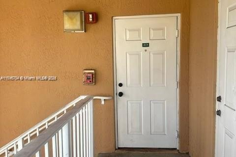 Condo in Hialeah, Florida, 2 bedrooms  № 1940326 - photo 2