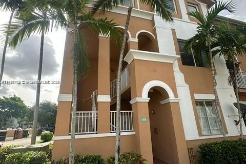 Condo in Hialeah, Florida, 2 bedrooms  № 1940326 - photo 1