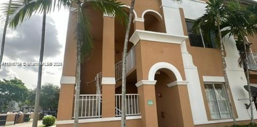 Condo in Hialeah, Florida, 2 bedrooms  № 1940326