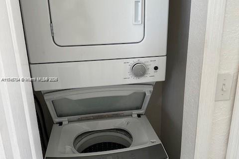 Condo in Hialeah, Florida, 2 bedrooms  № 1940326 - photo 7