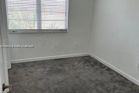 Condo in Hialeah, Florida, 2 bedrooms  № 1940326 - photo 12