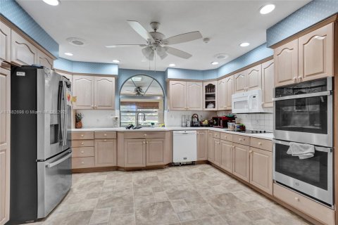 House in St. Lucie, Florida 4 bedrooms, 310.94 sq.m. № 1944073 - photo 16