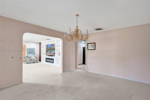 House in St. Lucie, Florida 4 bedrooms, 310.94 sq.m. № 1944073 - photo 14
