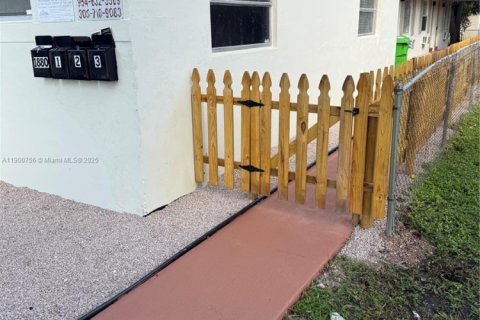 Casa en alquiler en Sunrise, Florida, 1 dormitorio, 365.57 m2 № 1952077 - foto 3