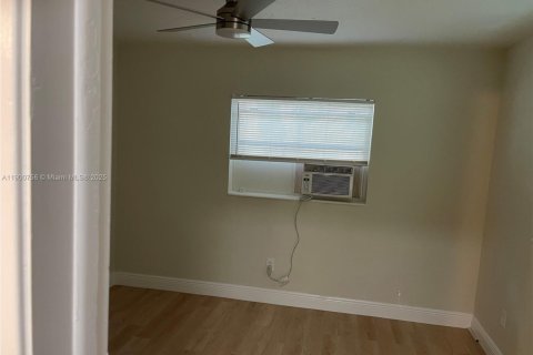 Casa en alquiler en Sunrise, Florida, 1 dormitorio, 365.57 m2 № 1952077 - foto 13