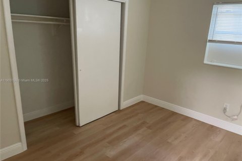 Casa en alquiler en Sunrise, Florida, 1 dormitorio, 365.57 m2 № 1952077 - foto 12
