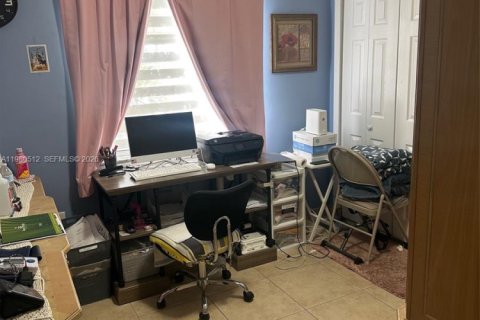 House in Hialeah, Florida 3 bedrooms, 119.38 sq.m. № 2044133 - photo 7