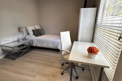 Снять в аренду коммерческую недвижимость в Холливуд, Флорида 39.02м2, № 1988667 - фото 10