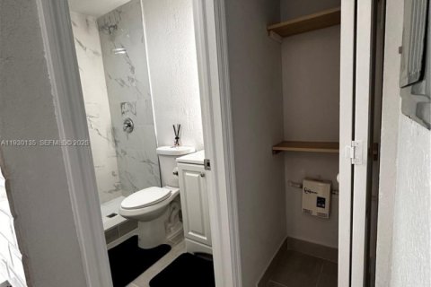 Снять в аренду коммерческую недвижимость в Холливуд, Флорида 39.02м2, № 1988667 - фото 8