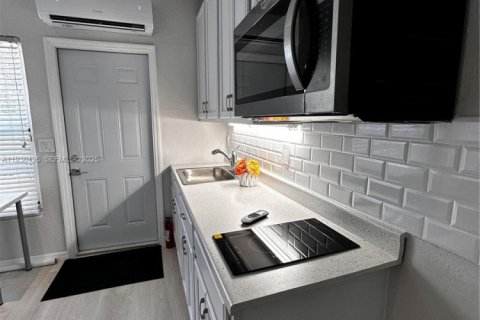 Снять в аренду коммерческую недвижимость в Холливуд, Флорида 39.02м2, № 1988667 - фото 9