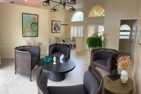 Купить виллу или дом в Корал-Спрингс, Флорида 4 спальни, 166.76м2, № 2010475 - фото 4