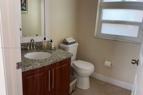 Купить виллу или дом в Корал-Спрингс, Флорида 4 спальни, 166.76м2, № 2010475 - фото 17