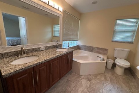 Купить виллу или дом в Корал-Спрингс, Флорида 4 спальни, 166.76м2, № 2010475 - фото 13