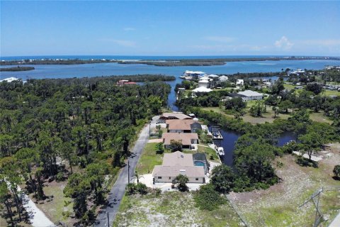 Villa ou maison à vendre à Englewood, Floride: 2 chambres, 173.63 m2 № 1287672 - photo 1