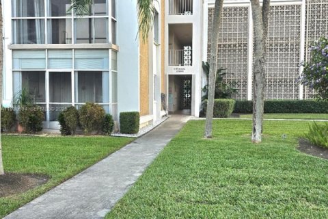Condominio en alquiler en Oakland Park, Florida, 2 dormitorios, 78.97 m2 № 1993955 - foto 3