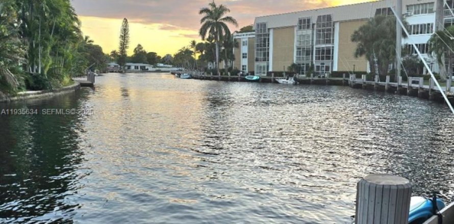 Condominio en Oakland Park, Florida, 2 dormitorios  № 1993955