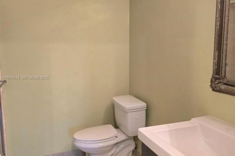 Condominio en alquiler en Oakland Park, Florida, 2 dormitorios, 78.97 m2 № 1993955 - foto 5