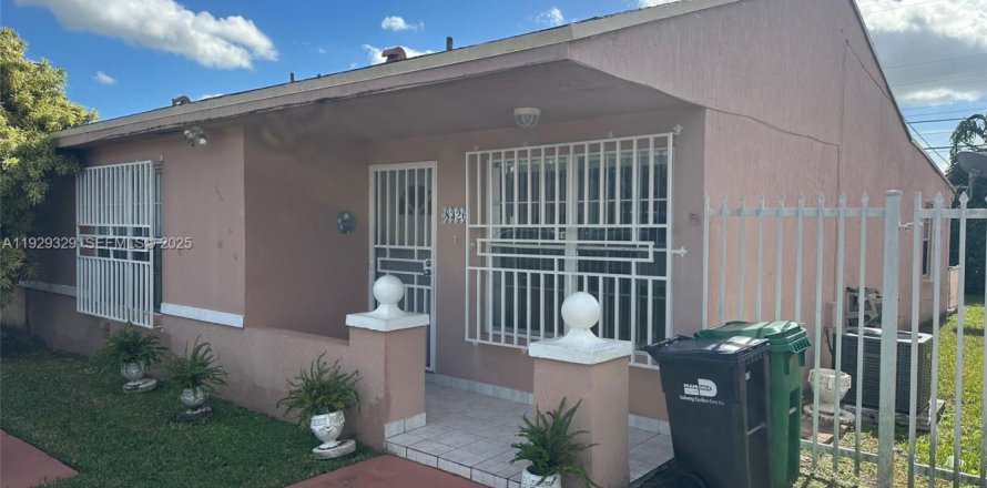 Villa ou maison à Miami, Floride 2 chambres, 88.81 m2 № 1990646