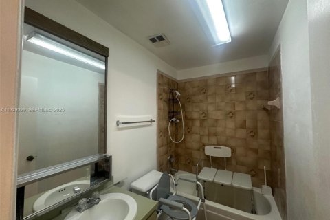 Villa ou maison à vendre à Miami, Floride: 2 chambres, 88.81 m2 № 1990646 - photo 9