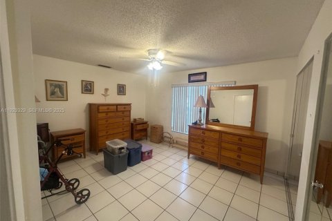 Villa ou maison à vendre à Miami, Floride: 2 chambres, 88.81 m2 № 1990646 - photo 8