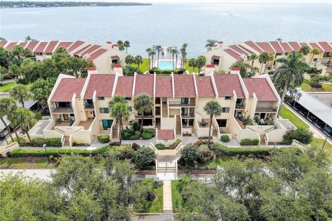 Condo in Saint Petersburg, Florida, 2 bedrooms  № 2330254