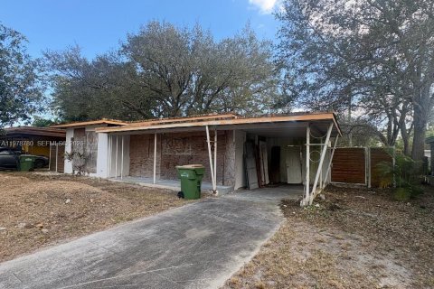 Дом в Норт-Майами, Флорида 2 спальни, 82.68м2 № 2046411