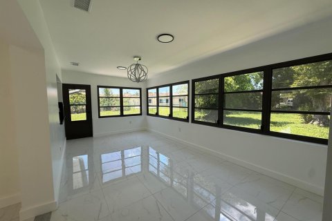 Casa en venta en Tamarac, Florida, 2 dormitorios, 149.85 m2 № 2382870 - foto 3