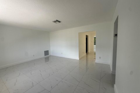 Casa en venta en Tamarac, Florida, 2 dormitorios, 149.85 m2 № 2382870 - foto 19