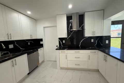 Casa en venta en Tamarac, Florida, 2 dormitorios, 149.85 m2 № 2382870 - foto 11