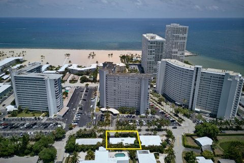 House in Fort Lauderdale, Florida 3 bedrooms, 150.5 sq.m. № 2189874