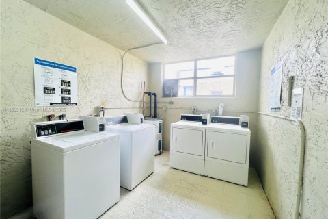 Copropriété à vendre à North Lauderdale, Floride: 1 chambre, 75.25 m2 № 1979391 - photo 27