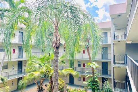 Copropriété à vendre à North Lauderdale, Floride: 1 chambre, 75.25 m2 № 1979391 - photo 3