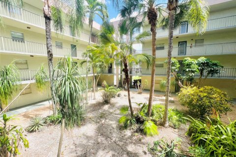 Copropriété à vendre à North Lauderdale, Floride: 1 chambre, 75.25 m2 № 1979391 - photo 13