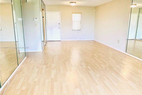 Copropriété à vendre à North Lauderdale, Floride: 1 chambre, 75.25 m2 № 1979391 - photo 5