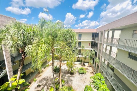 Copropriété à vendre à North Lauderdale, Floride: 1 chambre, 75.25 m2 № 1979391 - photo 2