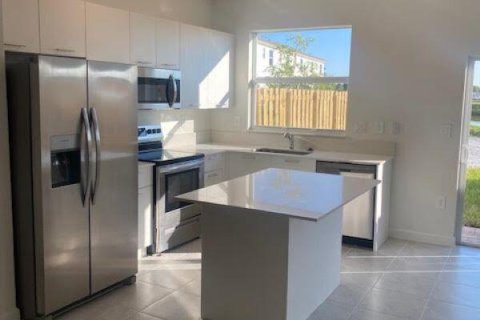 Villa ou maison à vendre à Miami, Floride: 3 chambres, 123.37 m2 № 2146726 - photo 2