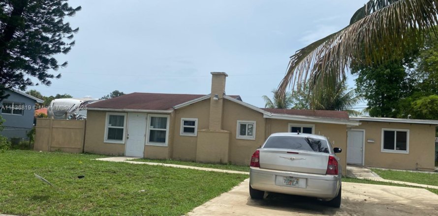 House in Miami, Florida 4 bedrooms, 216.65 sq.m. № 1820401